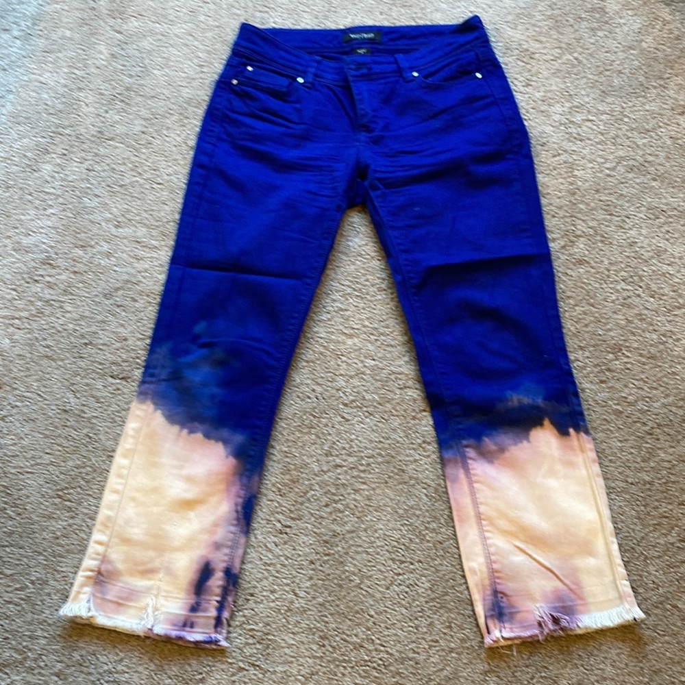 Women's white house black market slim crop jean. Royal blue and tie dyed bottom